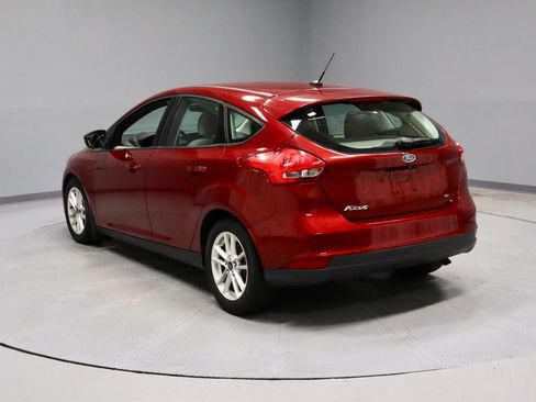 Used 2017 Ford Focus SE w/ Cold Weather Package FWD image 9