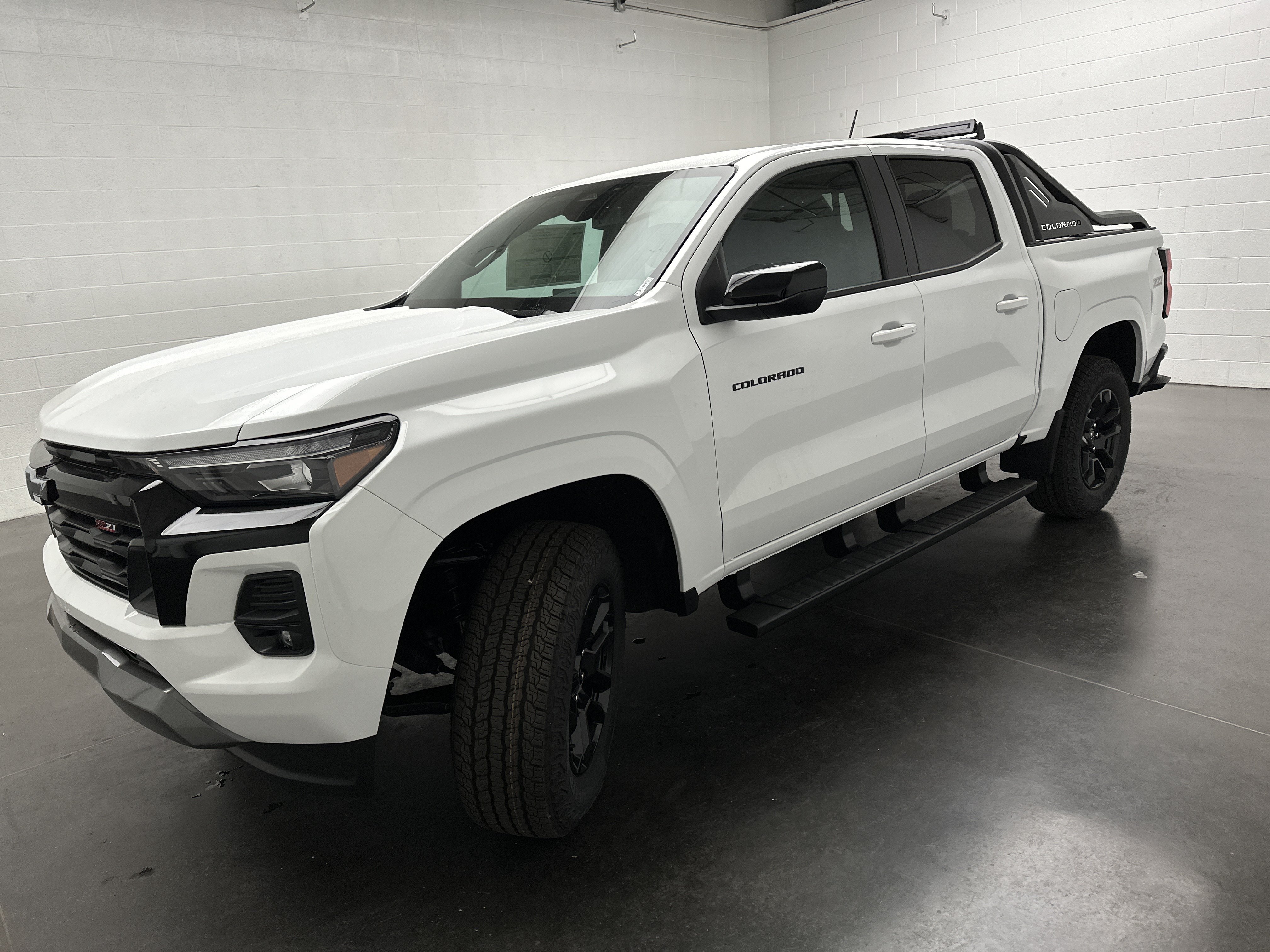 New 2026 Chevrolet Colorado Z71 w/ Midnight Edition AWD/4WD image 4