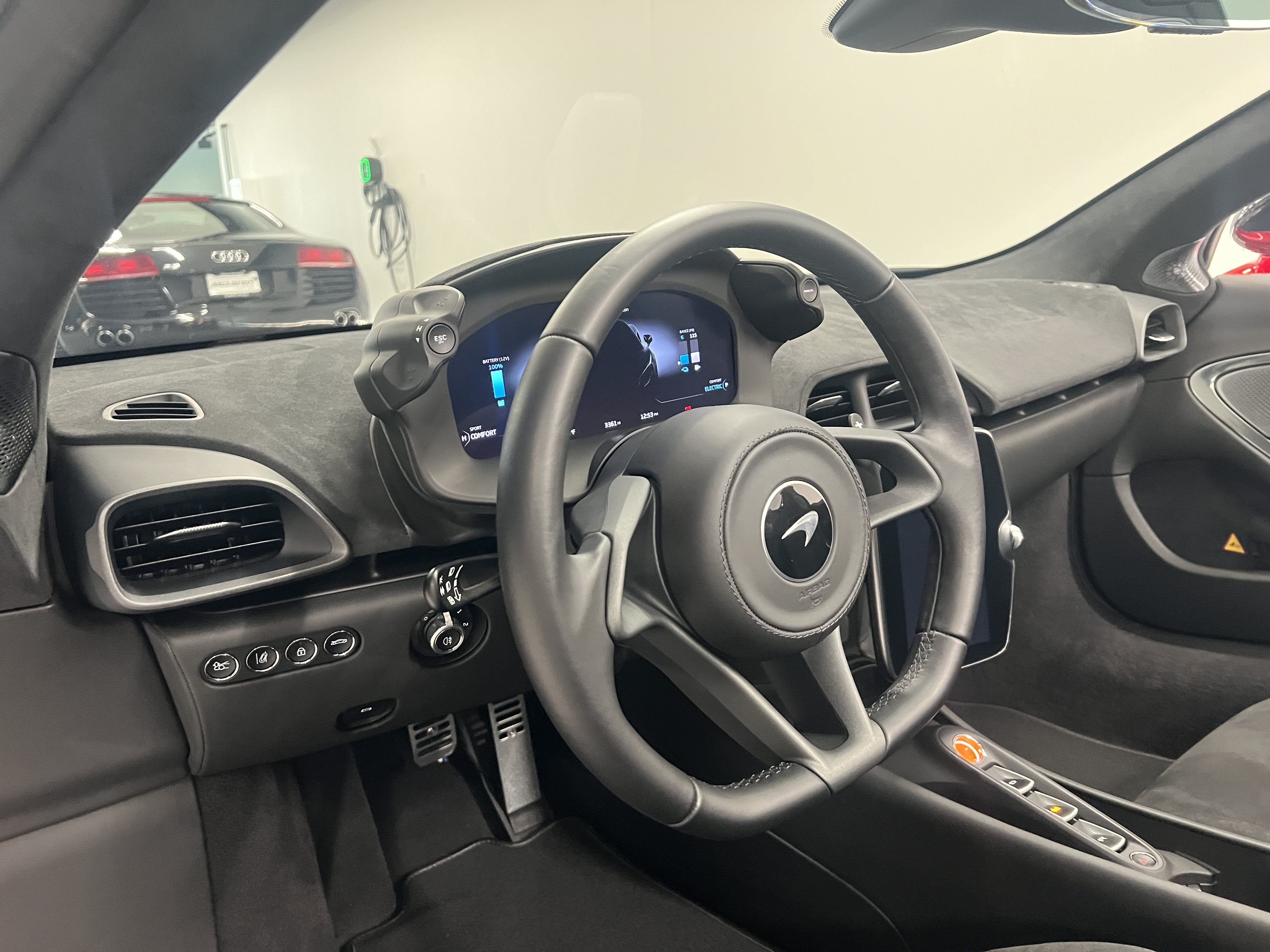 Used 2025 McLaren Artura Spider RWD image 17