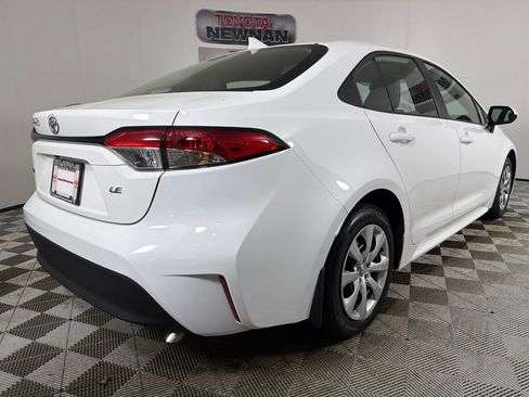 Used 2025 Toyota Corolla LE image 3