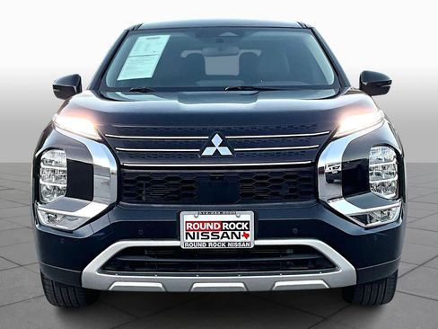 Used 2023 Mitsubishi Outlander SE image 3