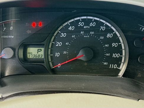 Used 2013 Toyota Sienna LE image 12