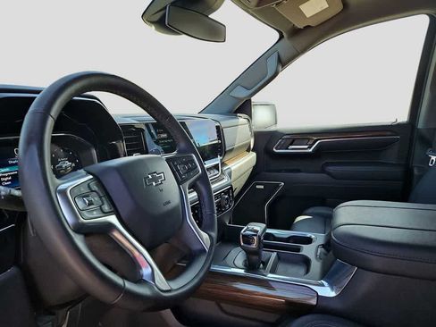 Used 2024 Chevrolet Silverado 1500 LT Trail Boss w/ Convenience Package II AWD/4WD image 10