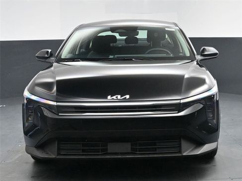 New 2025 Kia K4 LXS image 11