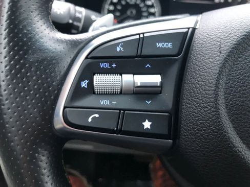 Used 2023 Genesis G70 2.0T image 7