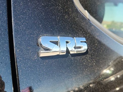 Used 2017 Toyota Tacoma SR5 RWD image 14