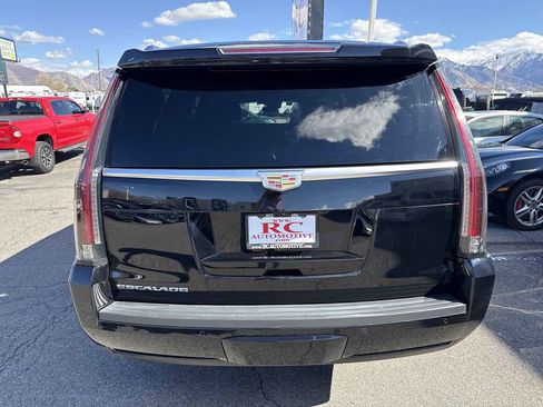 Used 2019 Cadillac Escalade ESV Premium Luxury image 6
