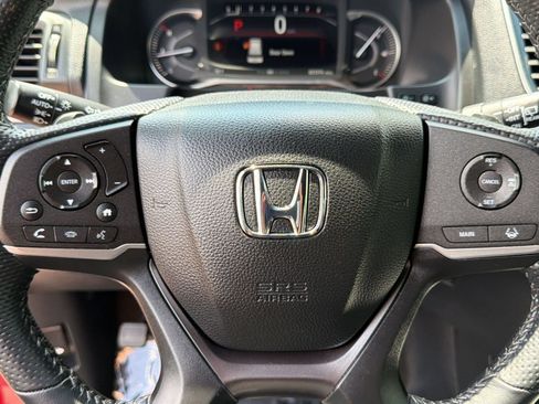 Used 2025 Honda Passport EX-L image 11