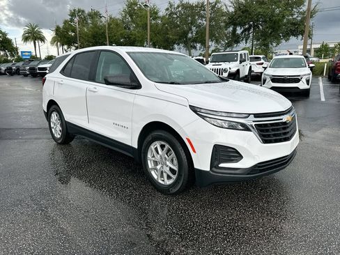 Certified 2024 Chevrolet Equinox LS w/ LS Convenience Package FWD image 3