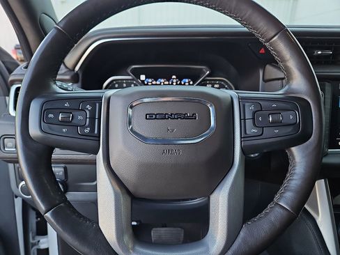 Used 2021 GMC Yukon Denali w/ Denali Premium Package image 30