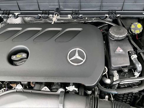 Used 2025 Mercedes-Benz GLB 250 image 33