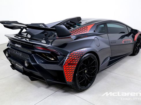Used 2022 Lamborghini Huracan STO RWD image 8
