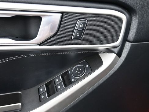 Used 2022 Ford Explorer XLT w/ Equipment Group 202A image 11