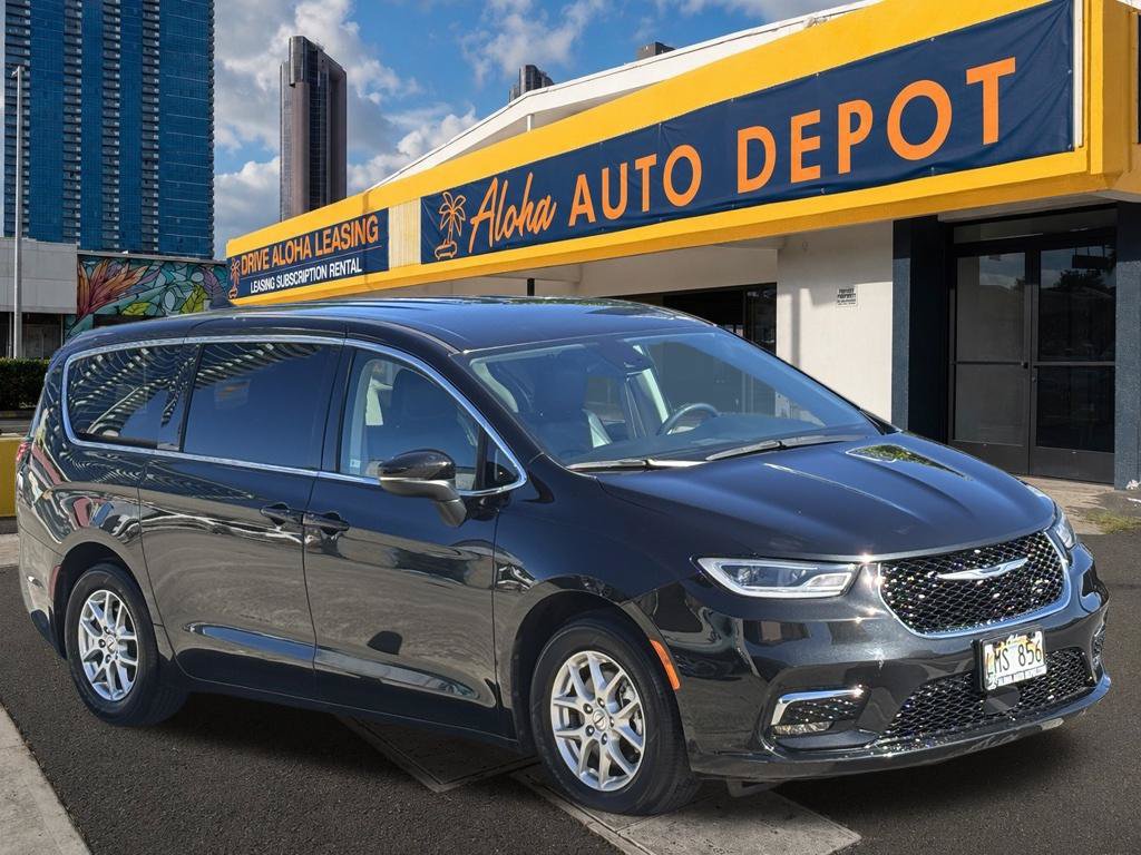 Used 2023 Chrysler Pacifica Touring-L FWD image 6
