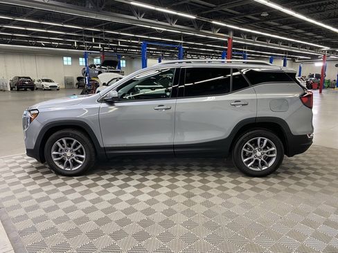 Used 2024 GMC Terrain SLT image 5