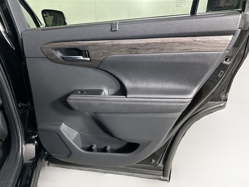 Used 2020 Toyota Highlander Limited image 33