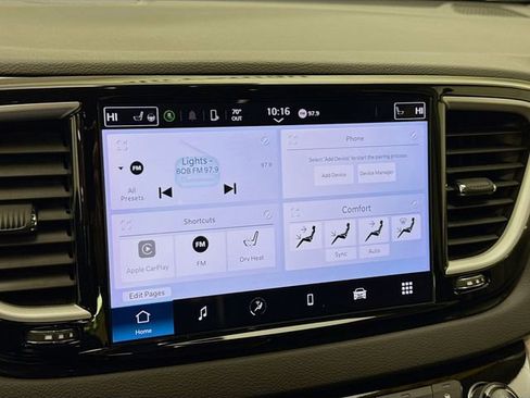 Used 2024 Chrysler Pacifica Touring-L image 14