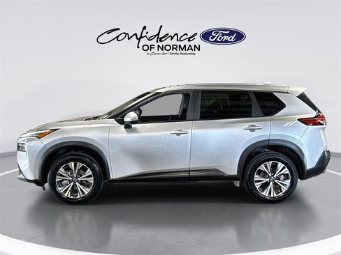 Used 2023 Nissan Rogue SV image 5