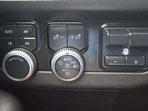 Used 2021 GMC Yukon XL SLT w/ SLT Luxury Plus Package AWD/4WD image 23