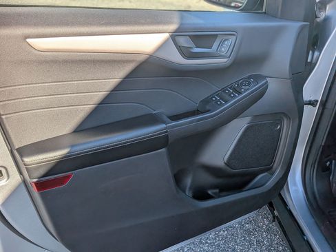 Used 2022 Ford Escape SE w/ SE Sport Appearance Package image 14