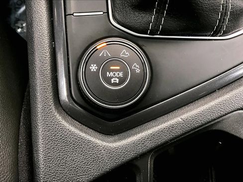 Used 2024 Volkswagen Tiguan SE R-Line image 39