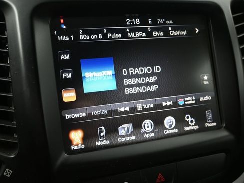 Used 2018 Jeep Cherokee Latitude Plus w/ Cold Weather Group AWD/4WD image 17