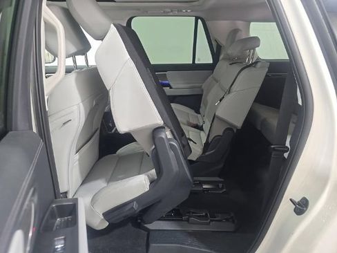 Certified 2025 Ford Expedition Max Platinum AWD/4WD image 5