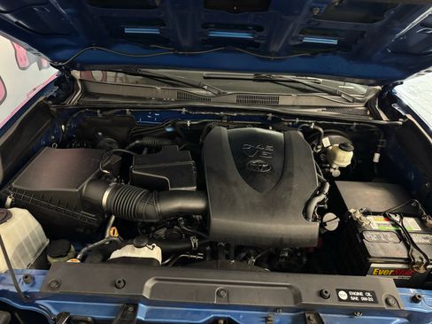 Used 2018 Toyota Tacoma TRD Sport RWD image 6