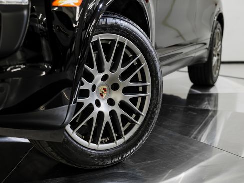 Certified 2017 Porsche Cayenne Platinum Edition image 12