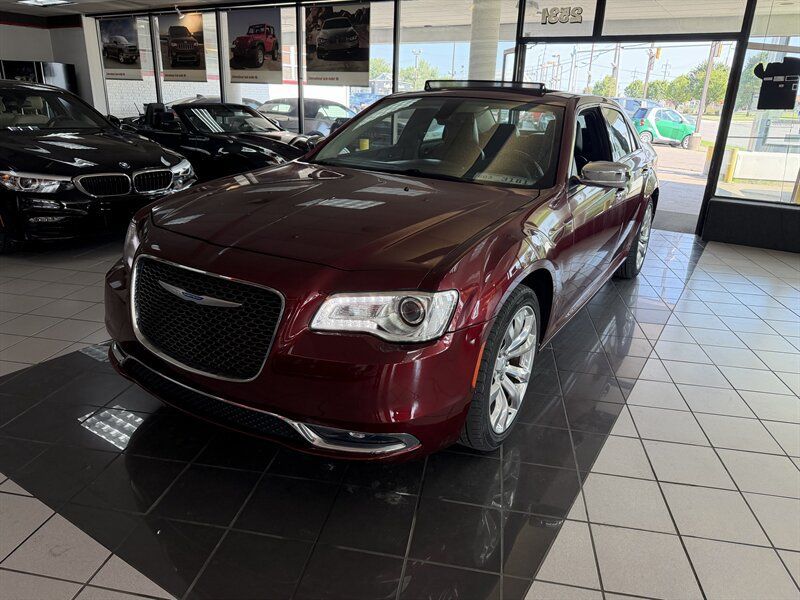 Used 2019 Chrysler 300 Limited RWD image 1