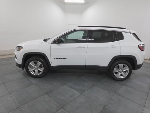 Used 2022 Jeep Compass Latitude image 2