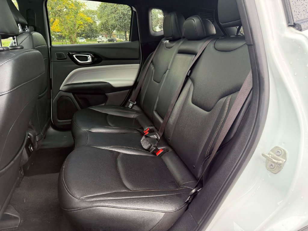 Used 2024 Jeep Compass Limited w/ Sun and Sound Group AWD/4WD image 13