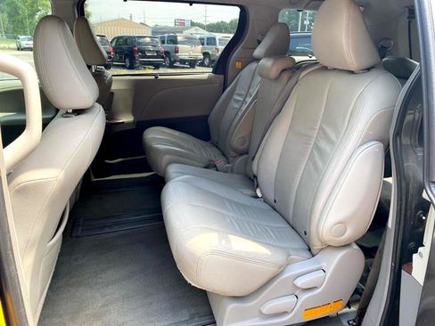 Used 2012 Toyota Sienna XLE image 9
