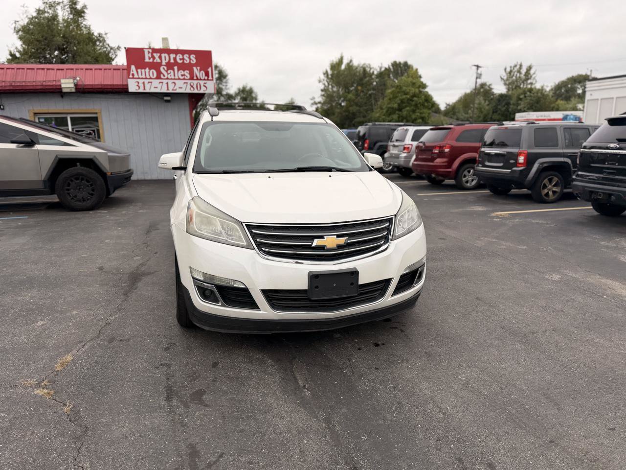 Used 2014 Chevrolet Traverse LT w/ LPO, 'HIT The Road' Package FWD image 3
