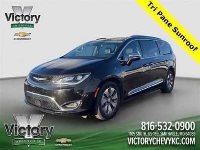 Used 2020 Chrysler Pacifica Limited w/ Advanced Safetytec Group