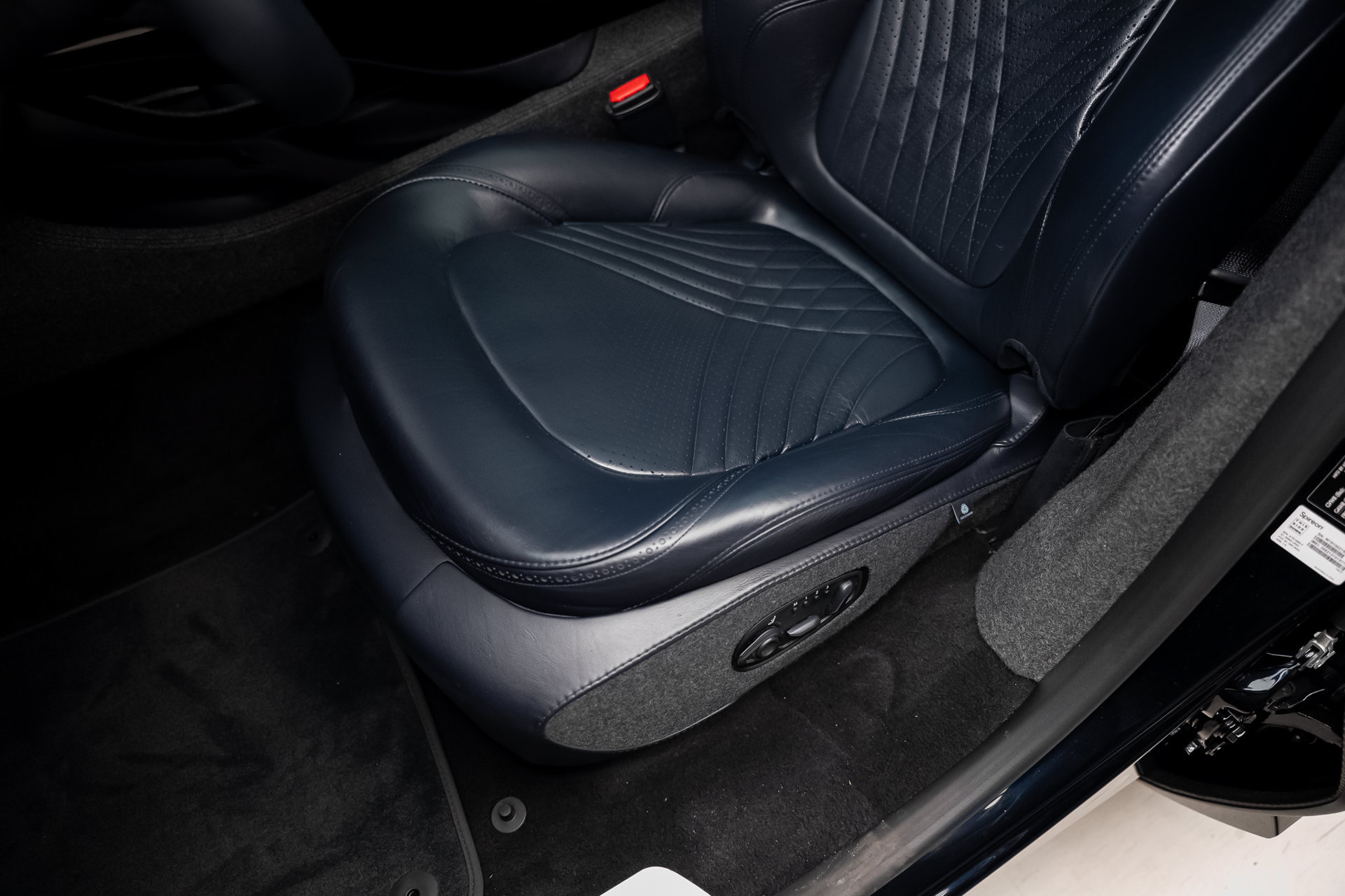 Used 2021 Aston Martin DBX AWD/4WD image 59