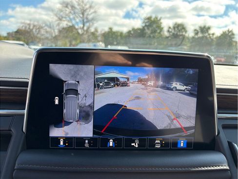 Used 2021 Chevrolet Suburban High Country image 36