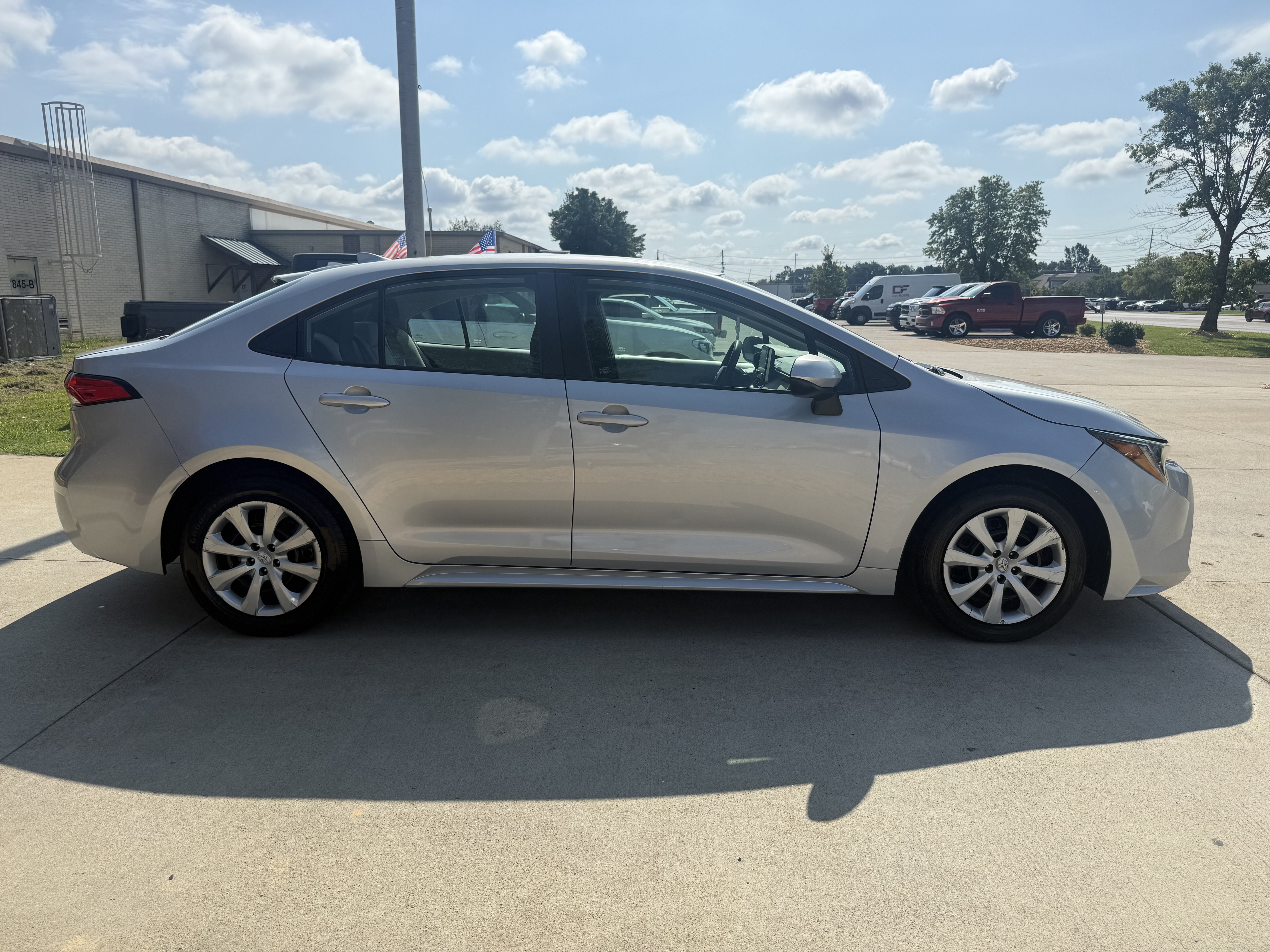 Used 2021 Toyota Corolla LE FWD image 8