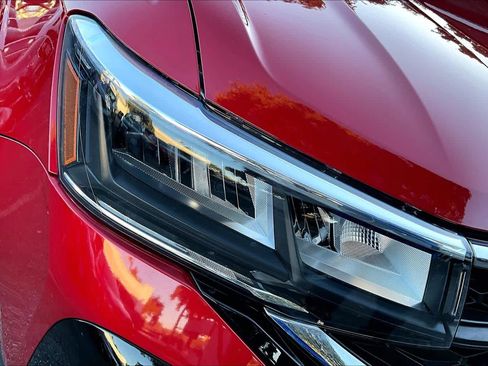 Certified 2023 Volkswagen Taos SE w/ Panoramic Sunroof Package image 27