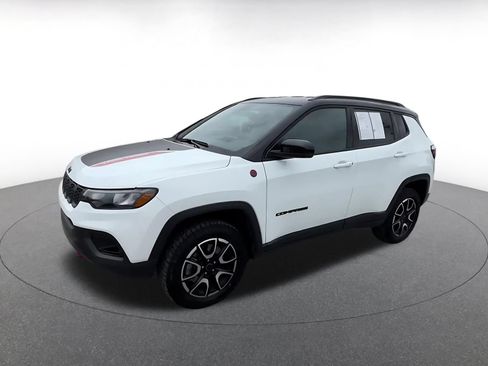 Used 2025 Jeep Compass Trailhawk AWD/4WD image 8