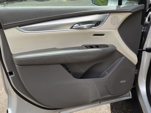 Used 2019 Cadillac XT5 Premium Luxury FWD image 17