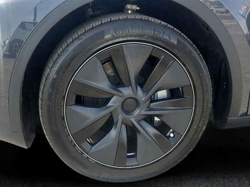 Used 2025 Tesla Model Y Long Range RWD image 8
