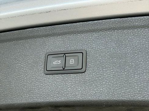 Certified 2025 Audi Q5 2.0T Premium Plus image 21