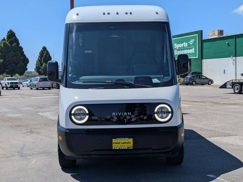 Used 2024 Rivian Delivery 500 FWD image 2