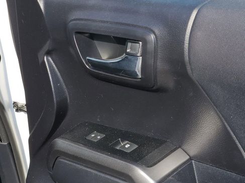 Used 2021 Toyota Tacoma TRD Off-Road image 32