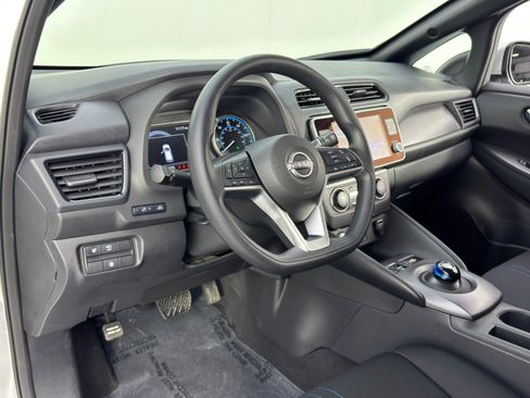 Used 2023 Nissan Leaf S image 12