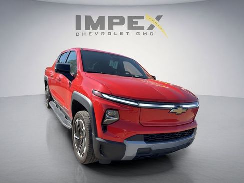 Used 2026 Chevrolet Silverado EV LT AWD/4WD image 3