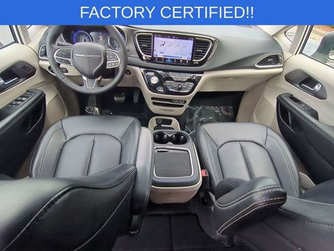 Certified 2023 Chrysler Pacifica Touring-L FWD image 31