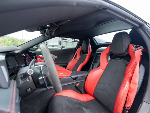 Used 2025 Chevrolet Corvette Stingray Preferred Conv w/ Z51 Performance Package RWD image 8