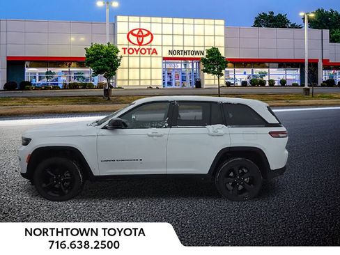 Used 2023 Jeep Grand Cherokee Altitude image 14